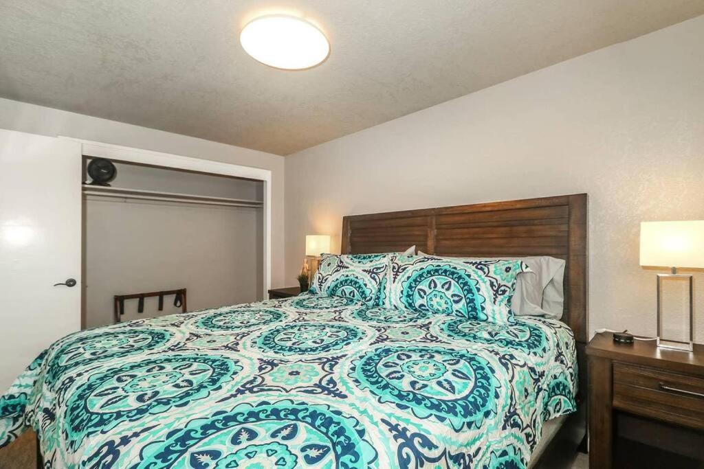 Holly First Floor 2 King Beds Villa Kansas City Ngoại thất bức ảnh