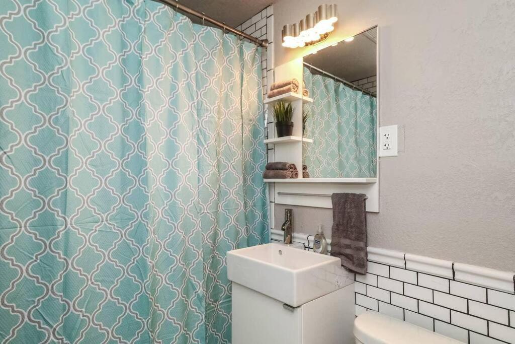 Holly First Floor 2 King Beds Villa Kansas City Ngoại thất bức ảnh